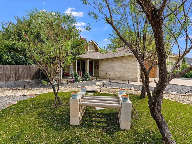 512 Edwards Dr — Photo 33