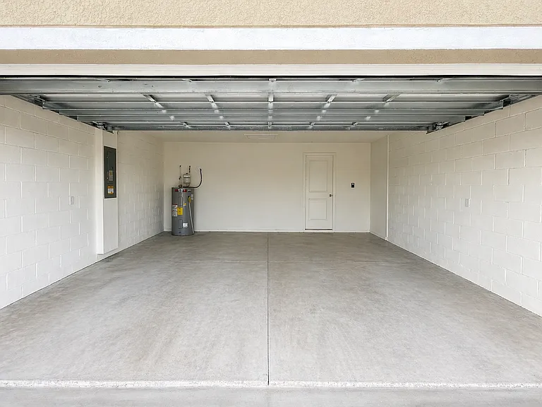 2093 Golden Beak Dr — Photo 32