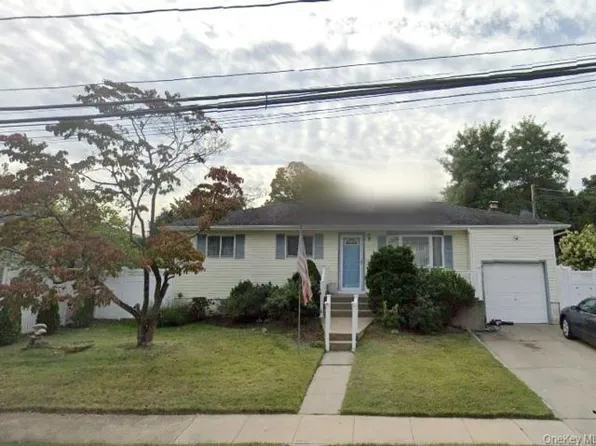 76 Harrisburg St Floor 1, Bay Shore, NY 11706