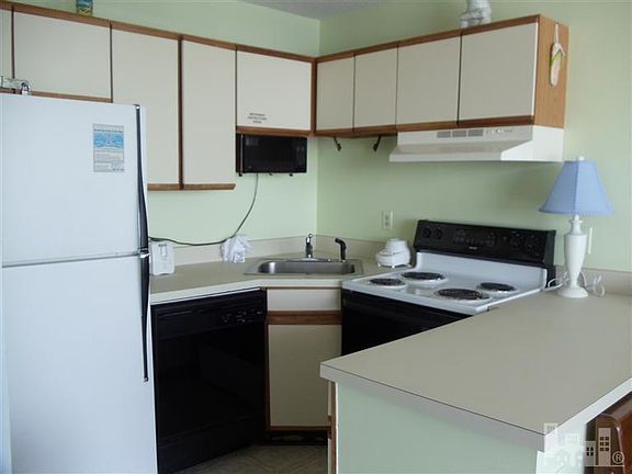 2nd image of 1615 S Lake Park Boulevard #1004