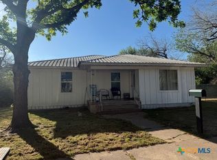 612 Schwab St, Yoakum, TX 77995