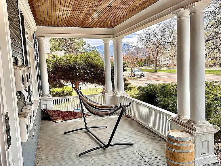 2 bed, 900 sqft, $1,600 — Photo 2