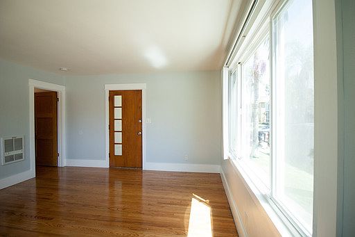 1st image of 255 Glendora Ave APT 4