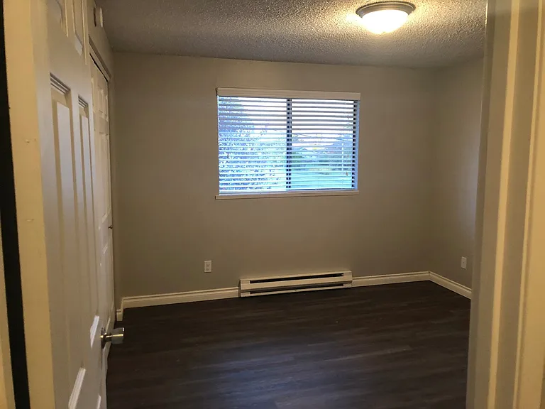490 River Ave — Photo 12