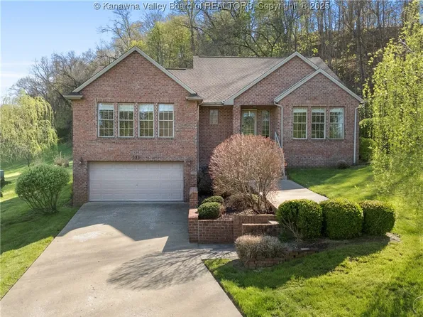 320 Royal Birkdale Dr, Lavalette, WV 25535