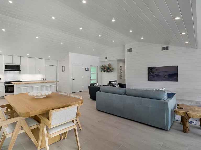 2443 E Edgewater Dr — Photo 17