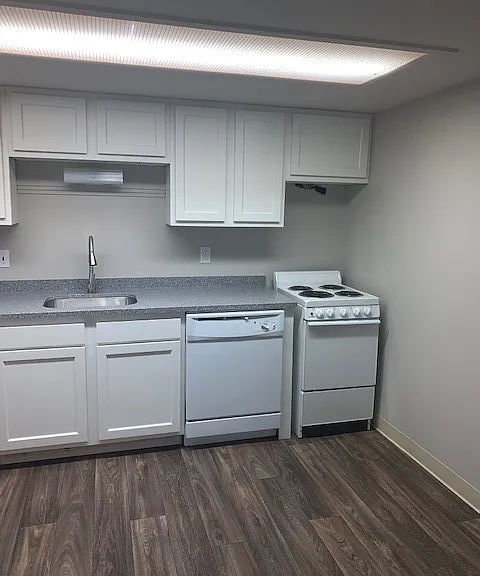 1350 Highland St #F — Photo 3