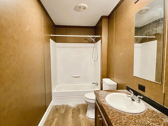 3rd image of 415 Mostyn Ln