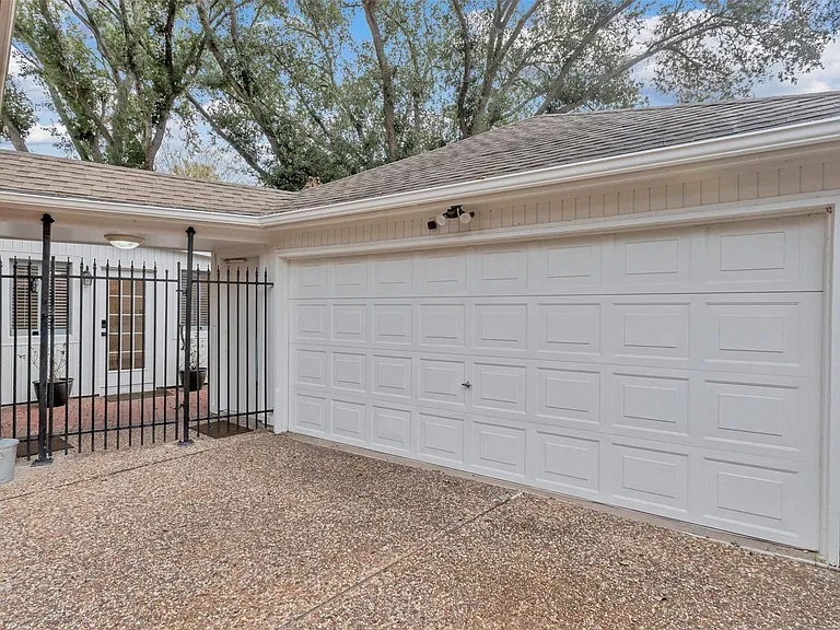 1127 Barkston Dr — Photo 46