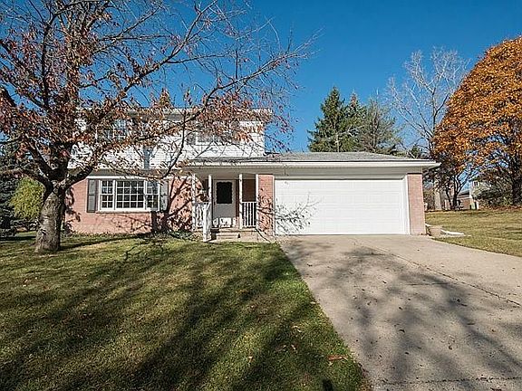 3rd image of 2435 Traver Blvd