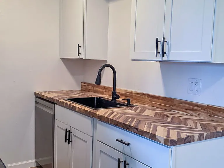 432 E Washington St #12 — Photo 2