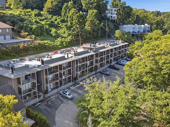 2nd image of 2401 Arlington Cres APT A