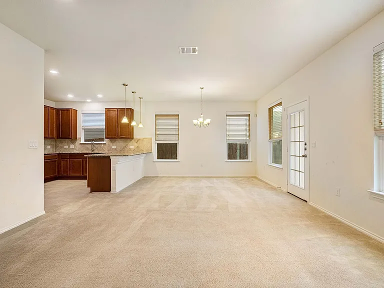 907 Solitude Dr — Photo 10