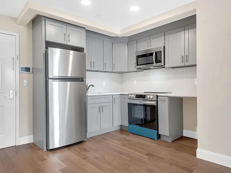 29-10 21st St #701 — Photo 2