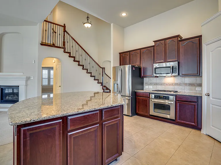 7747 Ivanhoe Dr — Photo 17