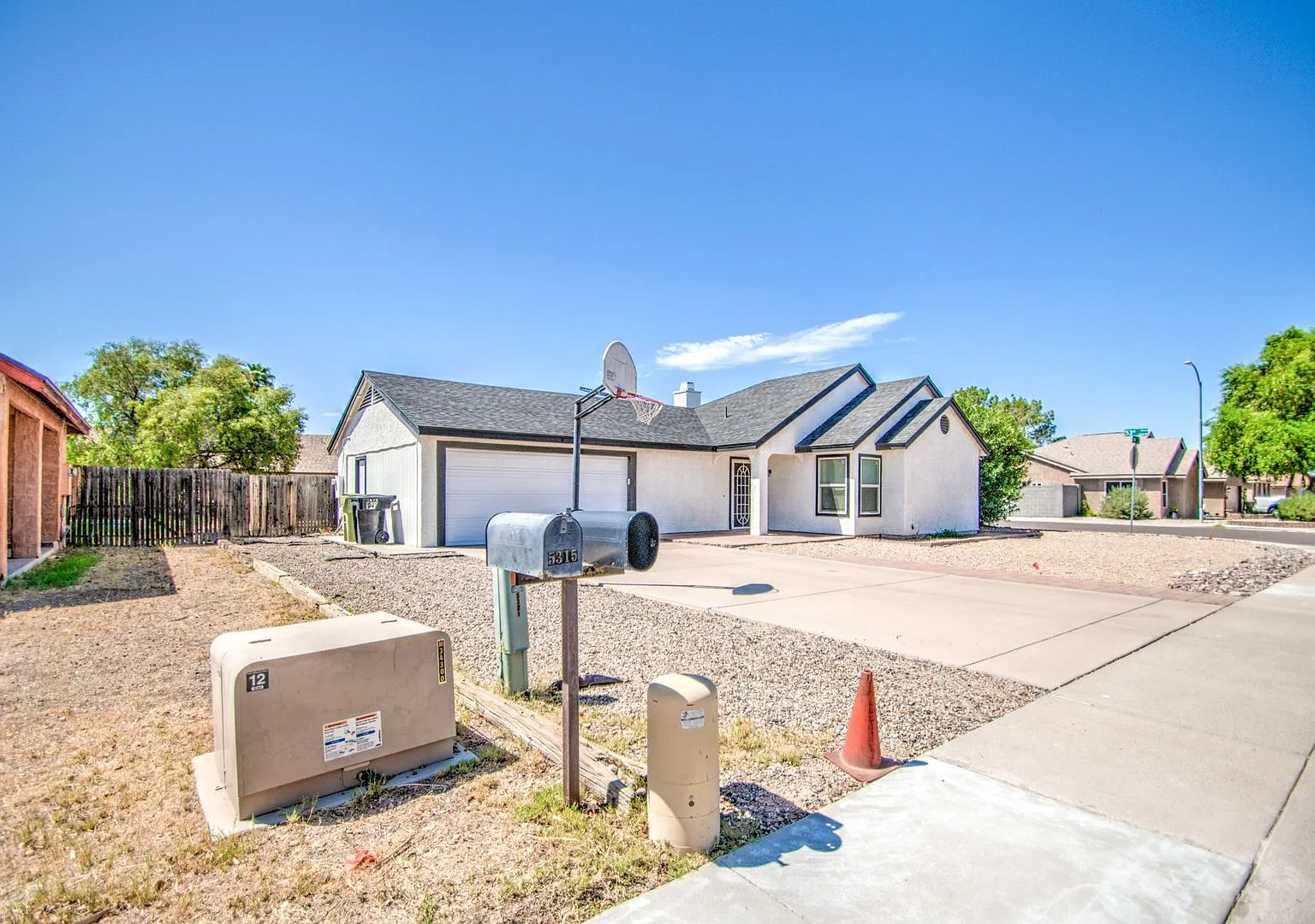 Lovely 3 Bedroom home for rent close to Thunderbird Medical! — Photo 1