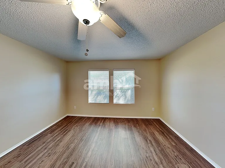 1430 Stewart Dr — Photo 9