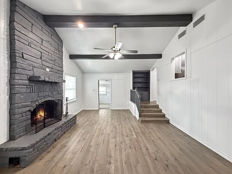 1211 Comay St — Photo 7