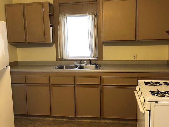 3rd image of 530 1/2 E Illinois Ave