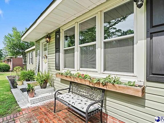 3rd image of 419 E Richardson Cir