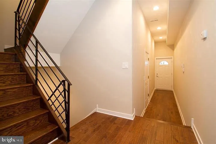 3 bed, 3.5 bath, 2139 sqft, $3,650 — Photo 2