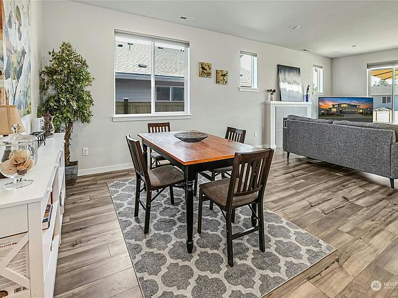 4th image of 1423 NW Swenson Court