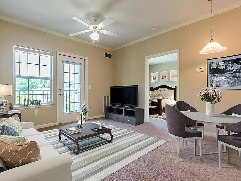 Parkland Manor — Photo 1