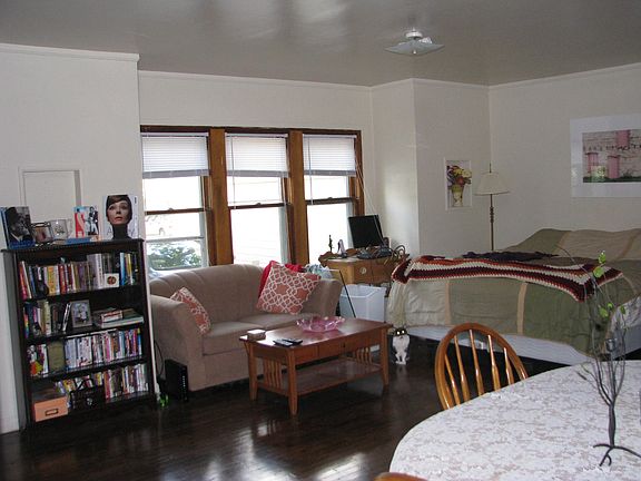 5th image of 957 Sheridan St