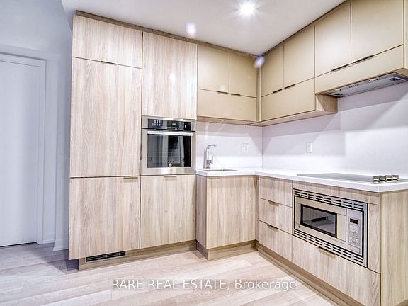 2nd image of 39 Roehampton Ave #1806