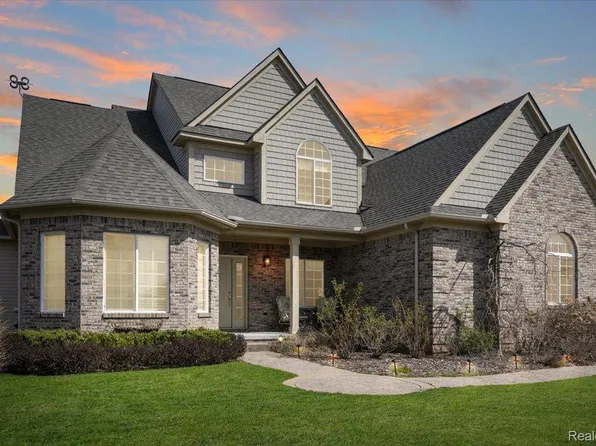 798 W Bay Shore Dr, Oxford, MI 48371