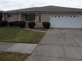 26735 Menge Ct E, Warren, MI 48091