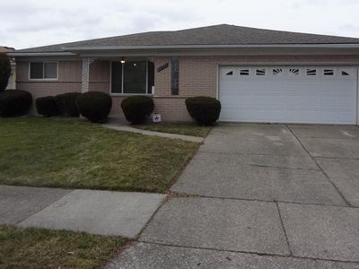 26735 Menge Ct E, Warren, MI, 48091