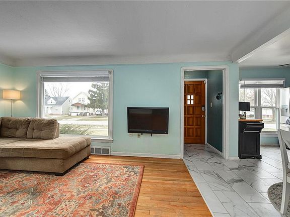 5th image of 2915 Lincoln Ave