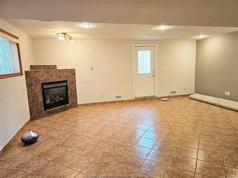 4896 Juliet Cres #BASEMENT — Photo 7