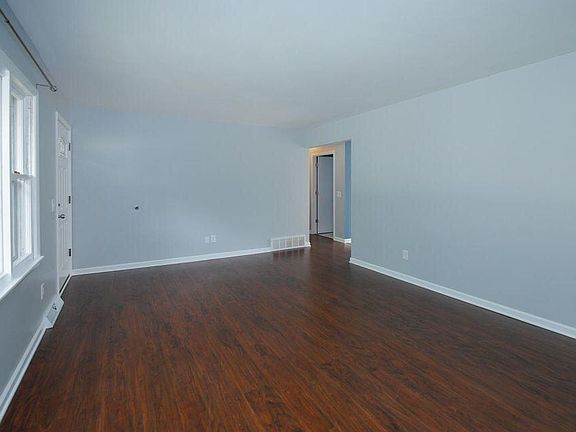 4th image of 2325 Abbott Ave