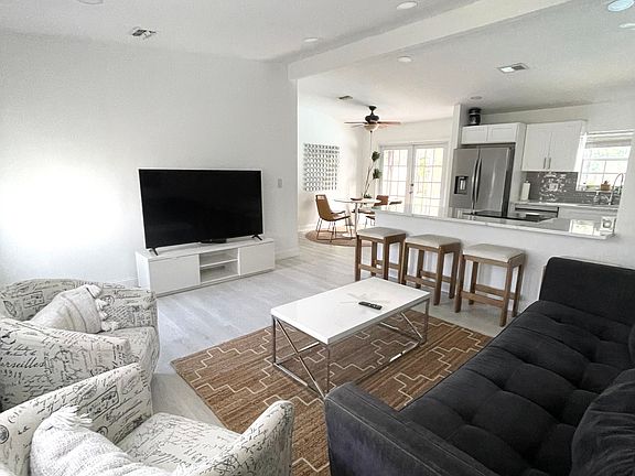3rd image of 432 La Mancha Ave