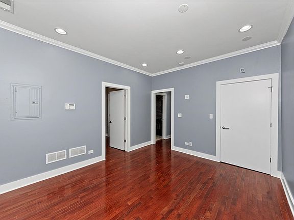 3rd image of 2052 N Campbell Ave APT 1W