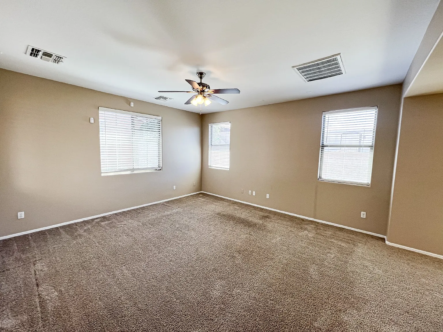 3 bed, 2.5 bath, 2109 sqft, $2,200 — Photo 4