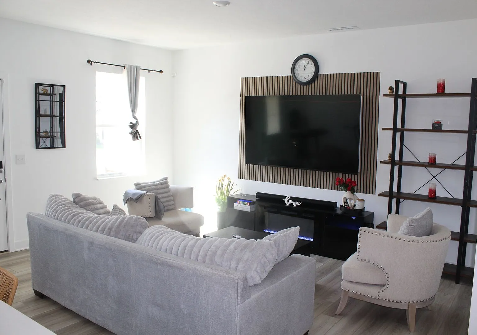 Coming Soon! Beautiful 3 BR Condo in Avon! — Photo 2