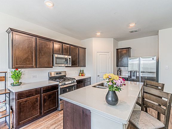 4th image of 1005 Mesquite Ln