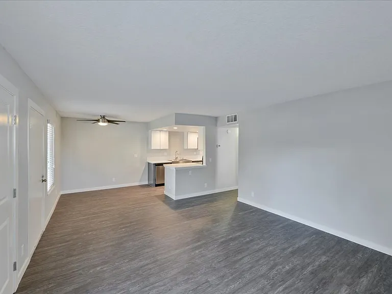 The 3900 Apartments — Photo 4