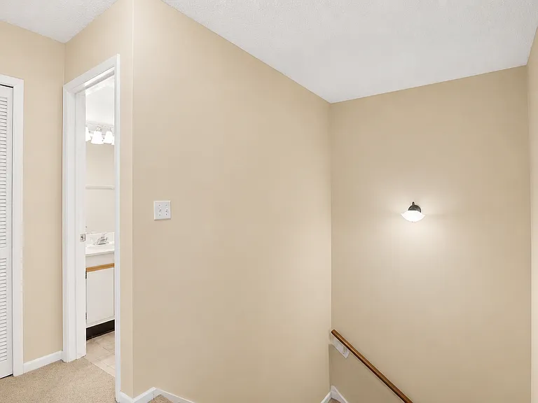 2593 S Park Ave — Photo 10