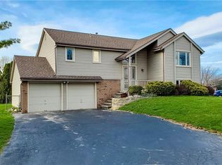 54 Springbrook Cir, Rochester, NY 14606