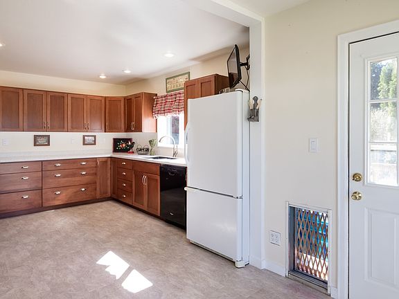 4th image of 28914 8th Ave E