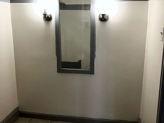 4th image of 945 Beacon Ave APT 202