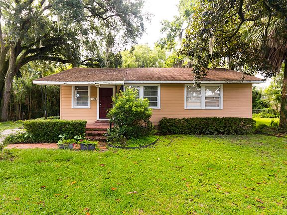 3rd image of 1579 River Hills Cir W