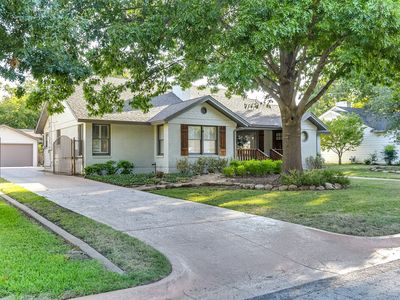 3728 Somerset Ln, Fort Worth, TX, 76109