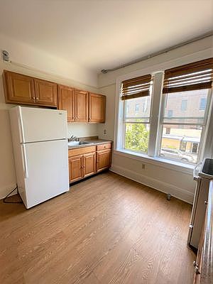 2nd image of 22-04 33rd St #2R