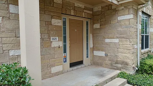 16100 Great Oaks Dr Photo 1