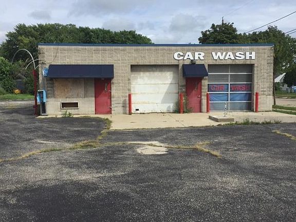 3rd image of 4870 N Teutonia Ave